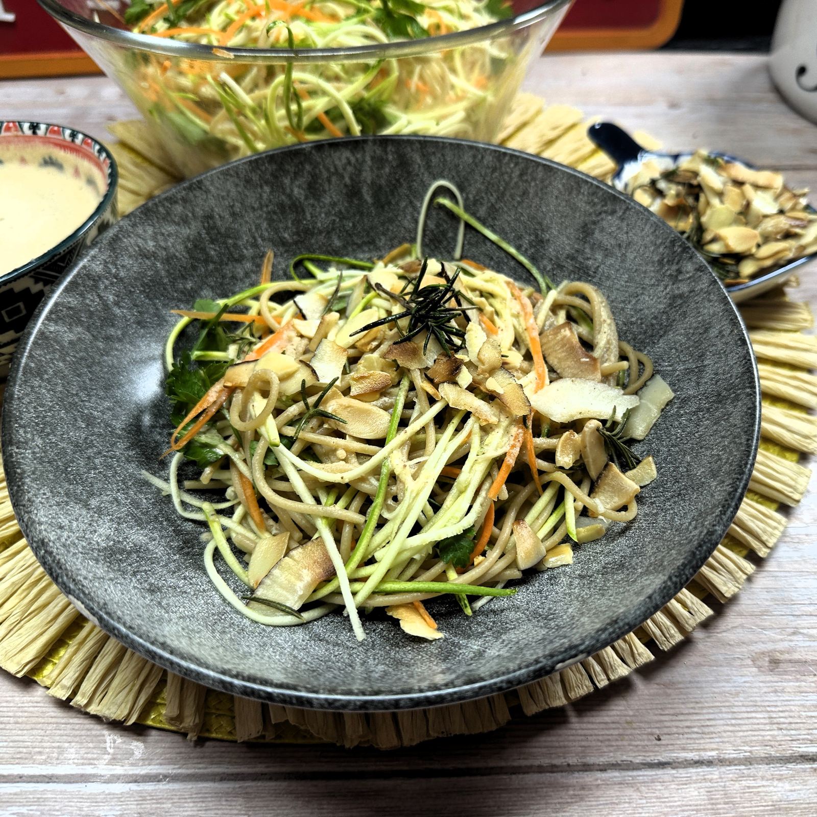 Salada com molho de amêndoas